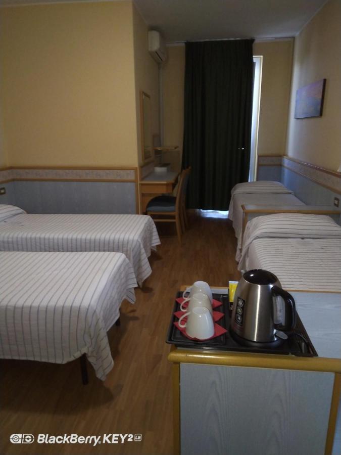 Hotel Route 9 Cadeo Dış mekan fotoğraf