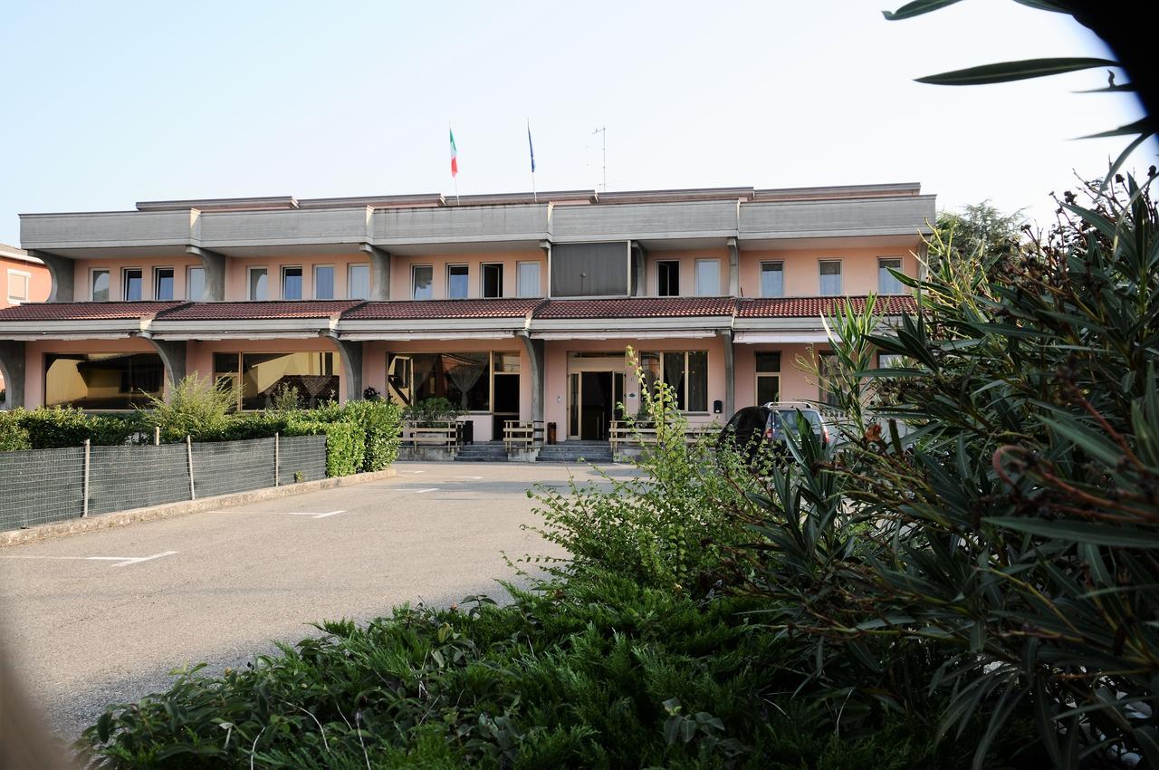 Hotel Route 9 Cadeo Dış mekan fotoğraf
