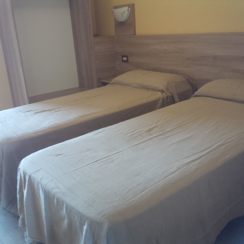 Hotel Route 9 Cadeo Dış mekan fotoğraf