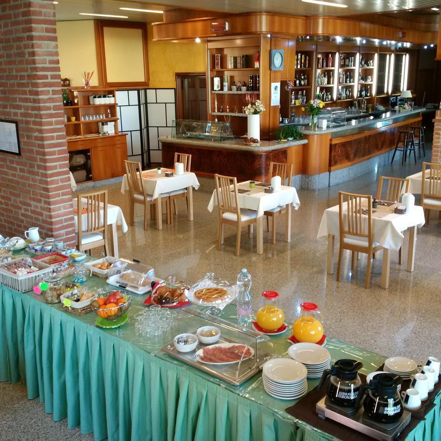Hotel Route 9 Cadeo Dış mekan fotoğraf