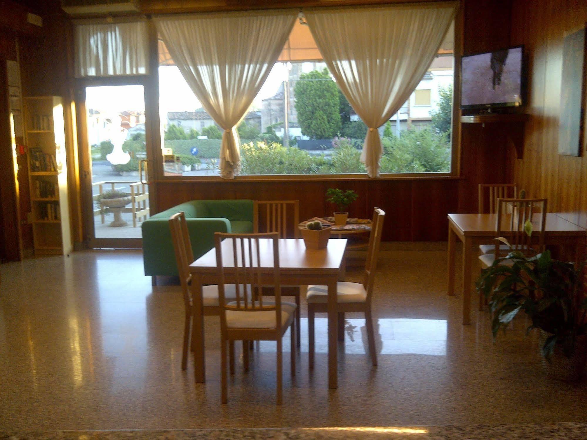 Hotel Route 9 Cadeo Dış mekan fotoğraf