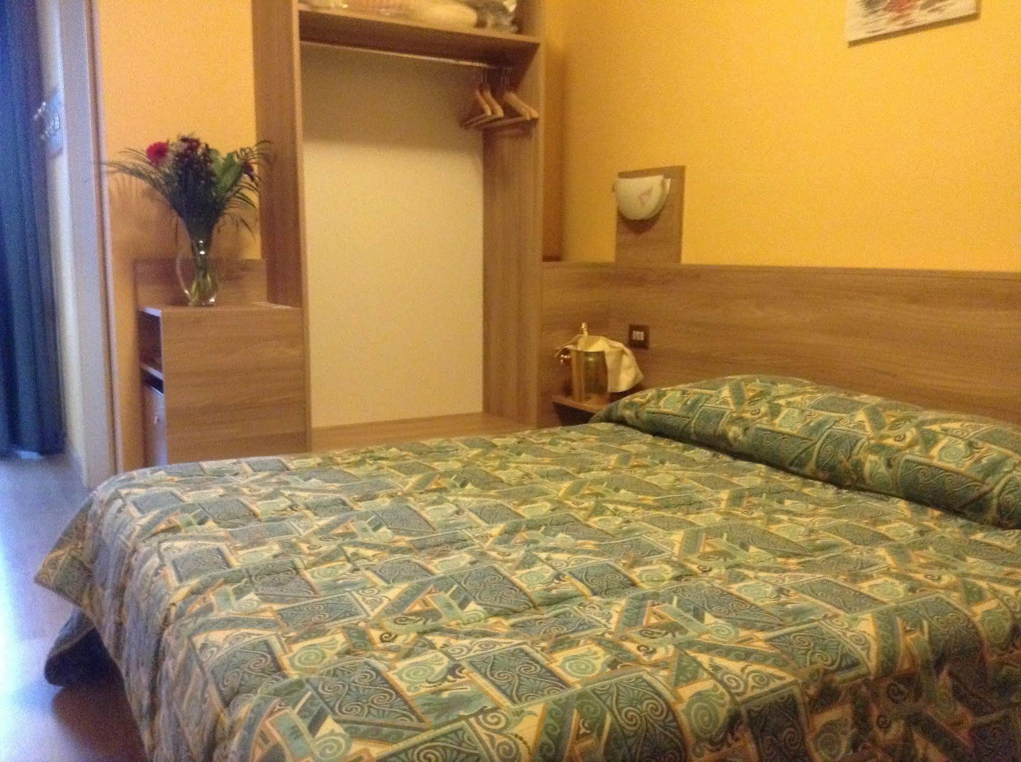 Hotel Route 9 Cadeo Dış mekan fotoğraf